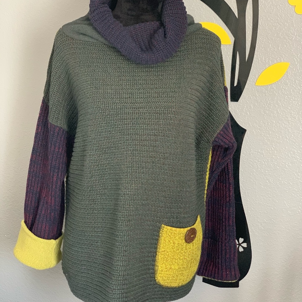 Sweater - Picture 2 of 4